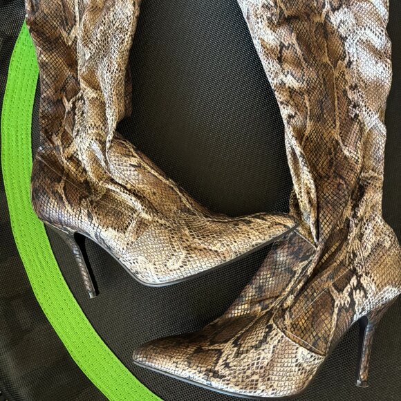 High heel faux snake skin boots 10 M - Picture 1 of 4